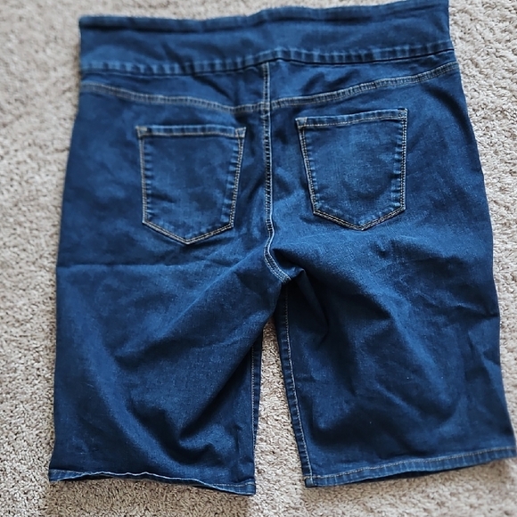 16W Gloria Vanderbilt Stretch Pull On Shorts - Picture 6 of 10